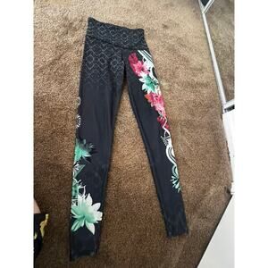 Onzie Colorful yoga leggings size S/M Black w floral bright zen pattern